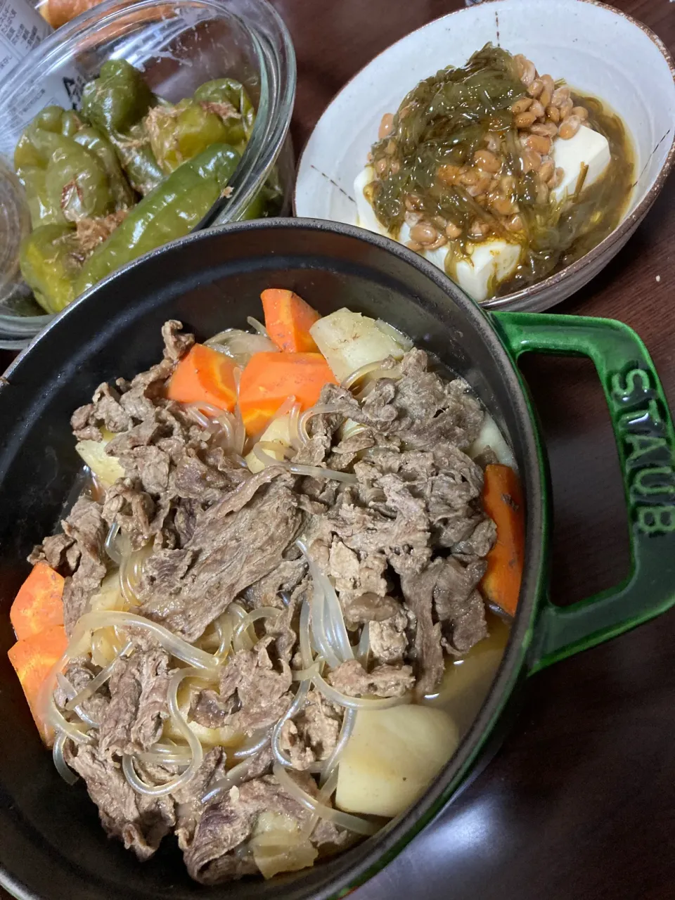 Snapdishの料理写真:10月14日晩ご飯。肉じゃが、無限ピーマン、納豆めかぶ豆腐。|あやさん