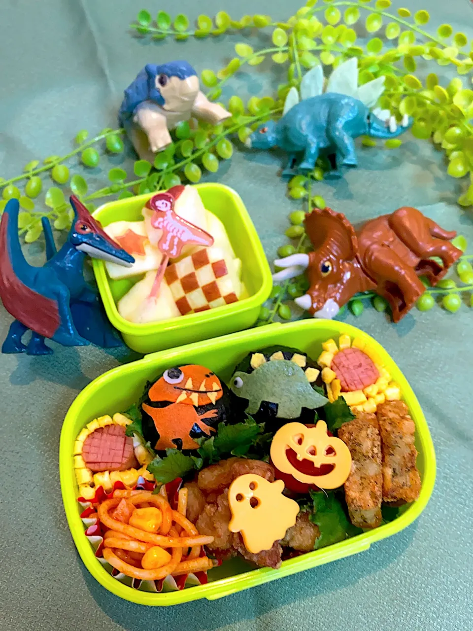 恐竜🦖弁当　ちょっとハロウィン🎃|アパッチさん