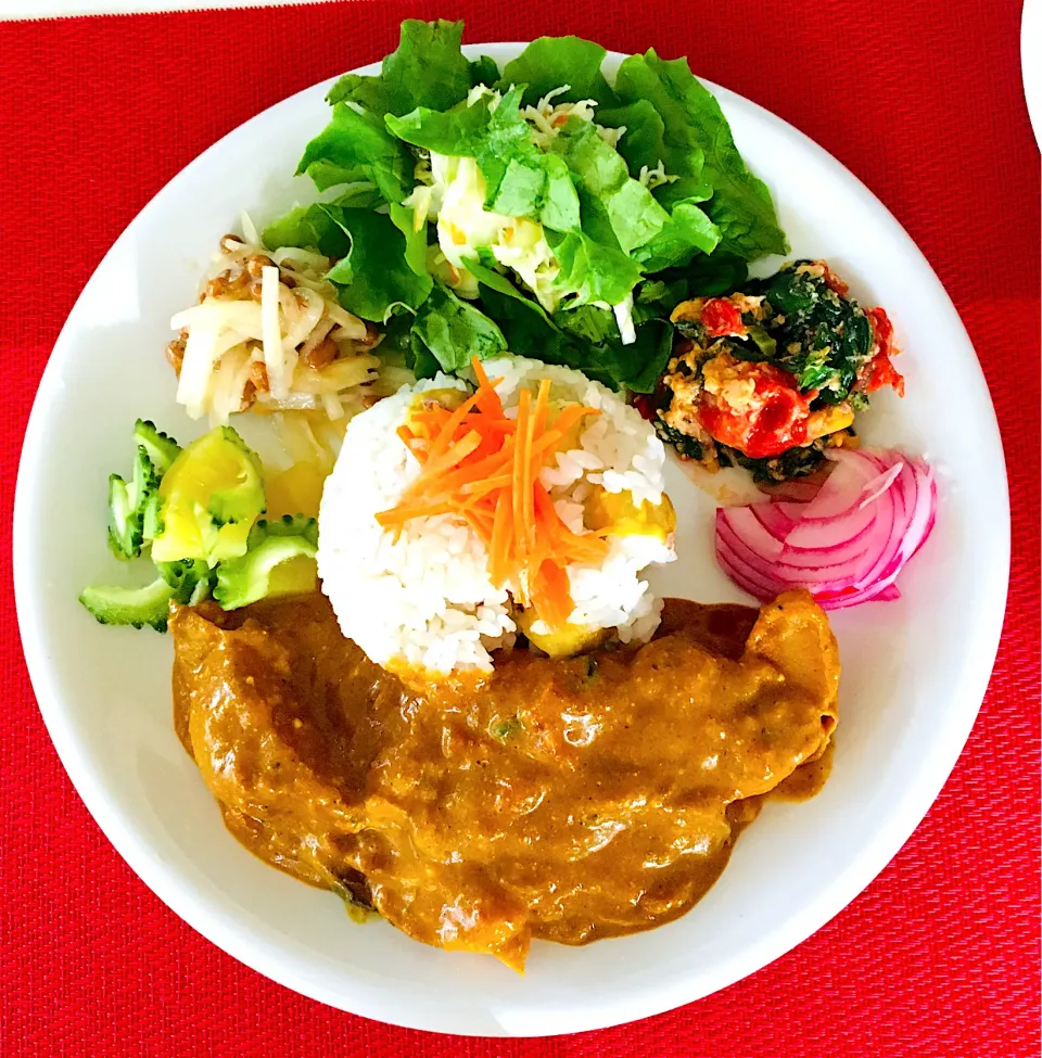 スパイスカレー生活74日目💪❤️栗ご飯🌰基本のスパイスカレーにヨーグルト、豆乳、シナモンを加えてマイルドスパイスチキンカレーにしました😋トッピングはゴーヤとパイナップル🍍の酢の物❤️大根生酢に納豆😋野菜サラダ🥗トマト🍅小松菜🥬卵とじ😋紫玉ねぎ酢の物❤️栗ご飯の上には人参🥕酢の物❤️酢の物尽くし^_^|HAMI69さん