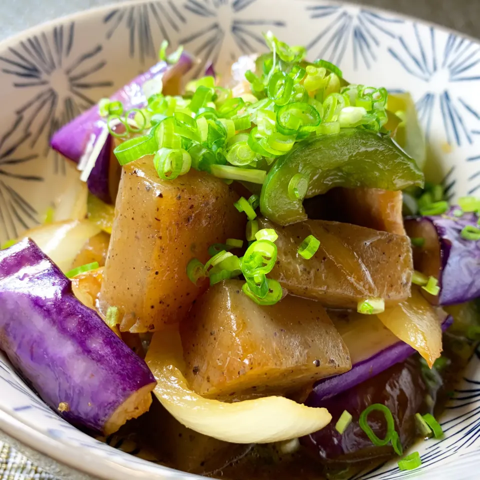 Simmered Chicken, Eggplant and Konnyaku in Soy Ginger Sauce (鶏ももの旨みをたっぷり吸った茄子とコンニャクのしょうが煮)|Masa, The Cooking Husbandさん