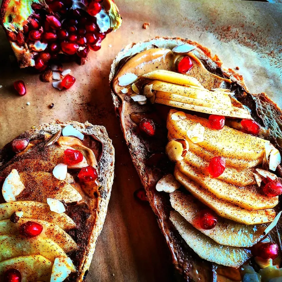 Nutella Hazelnut toast with spiced apples and pomegranate seeds|Jbunny Caféさん