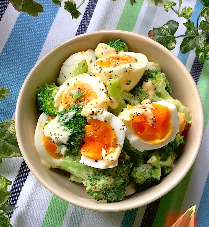 Snapdishの料理写真:🥗ブロッコリーとゆで卵のサラダ🥦|Hollyさん