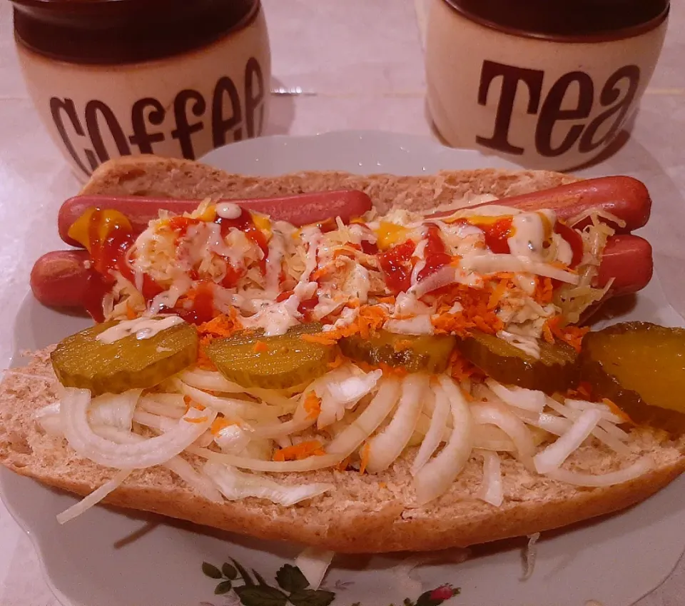 Snapdishの料理写真:fully loaded hotdog|Maria Burkeさん