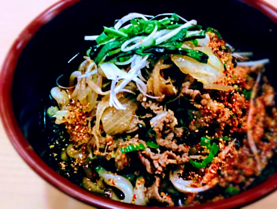 ほんじつのまかない・冷やしぶっかけ肉うどん|のも💛さん