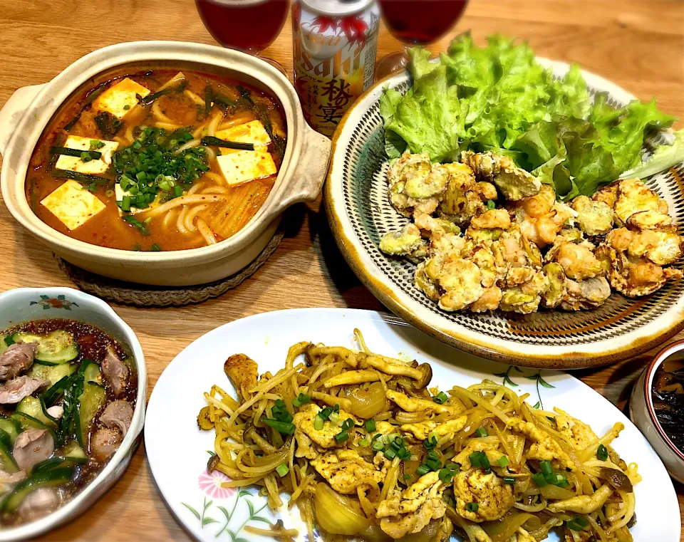 空豆と海老のかき揚げ　砂ズリ酢物　豚ロース肉ともやしのカレー炒め　キムチうどん鍋|じゅんさんさん