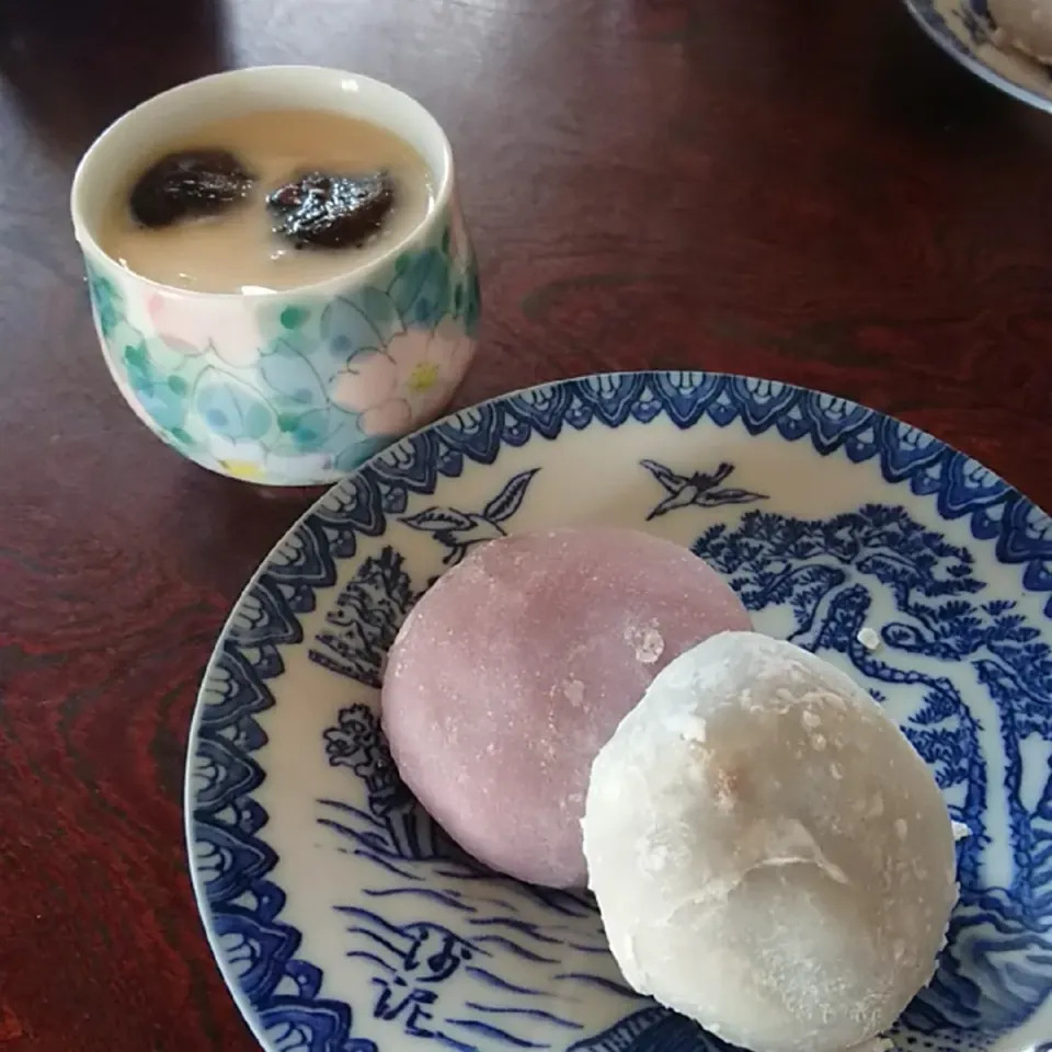 餅つきをしました🍀
紫芋もちと茶碗蒸し✨|ゆっこさん