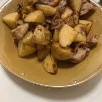 Snapdishの料理写真:じゃがいもと豚肉炒め|yojiyaさん