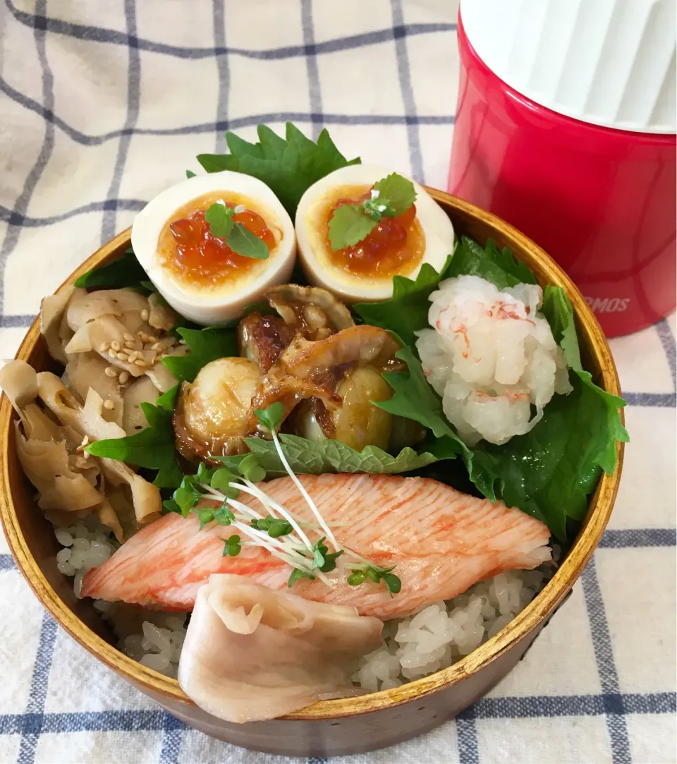 Snapdishの料理写真:今日のパパ弁当は散らし寿司と豚汁♪|key♪さん