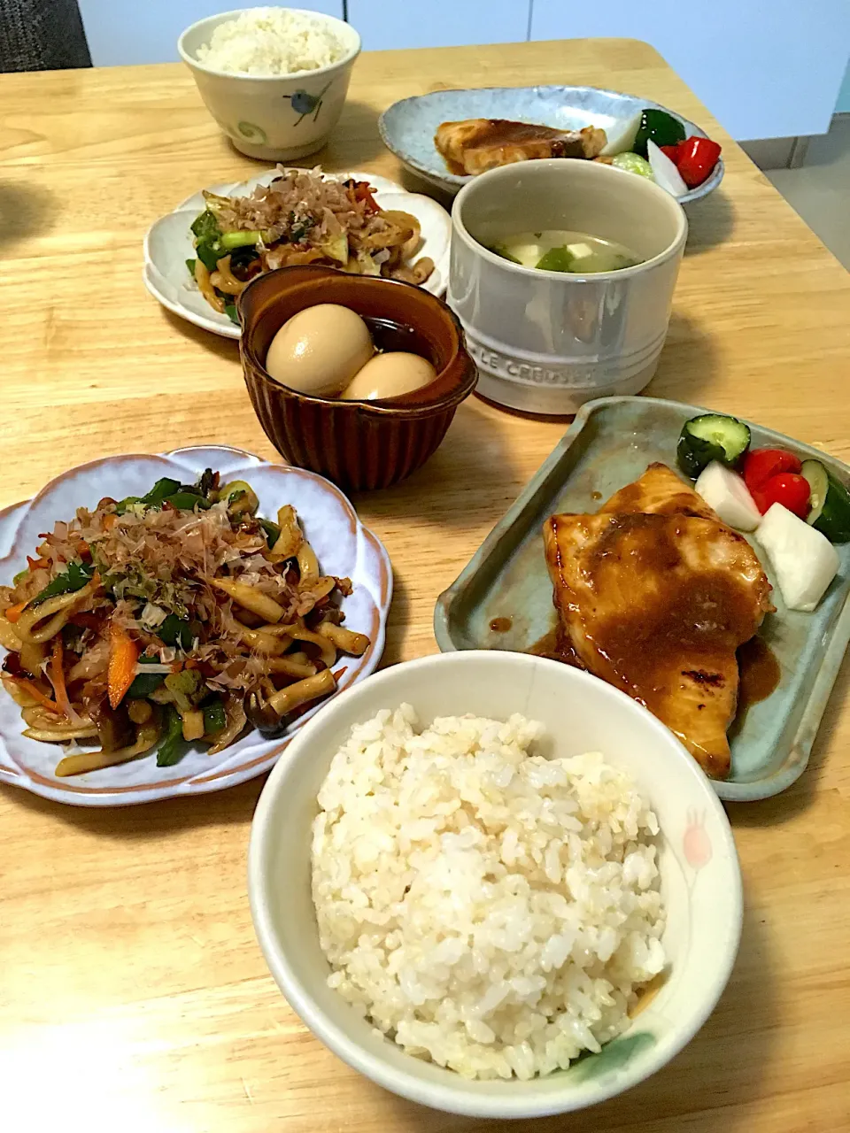 Snapdishの料理写真:めかじきの照り焼き、燻製ピクルス、手打ち麺の残りでミニ焼うどん、煮卵、お豆腐とカブの葉のお味噌汁ヾ(･∀･`o)|さくたえさん