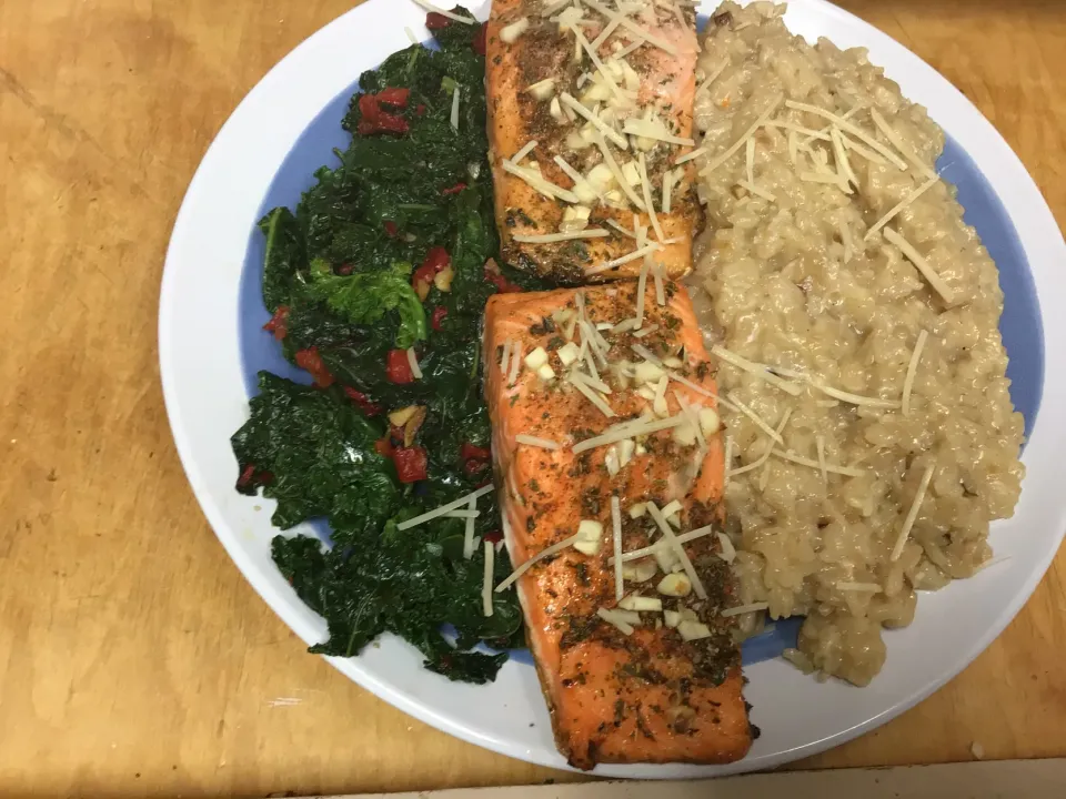 Tonight’s dinner. Oven Roasted Trout, Parmesan Risotto, and Stir Fried Veggies😋 let’s eat!|Jen Marさん