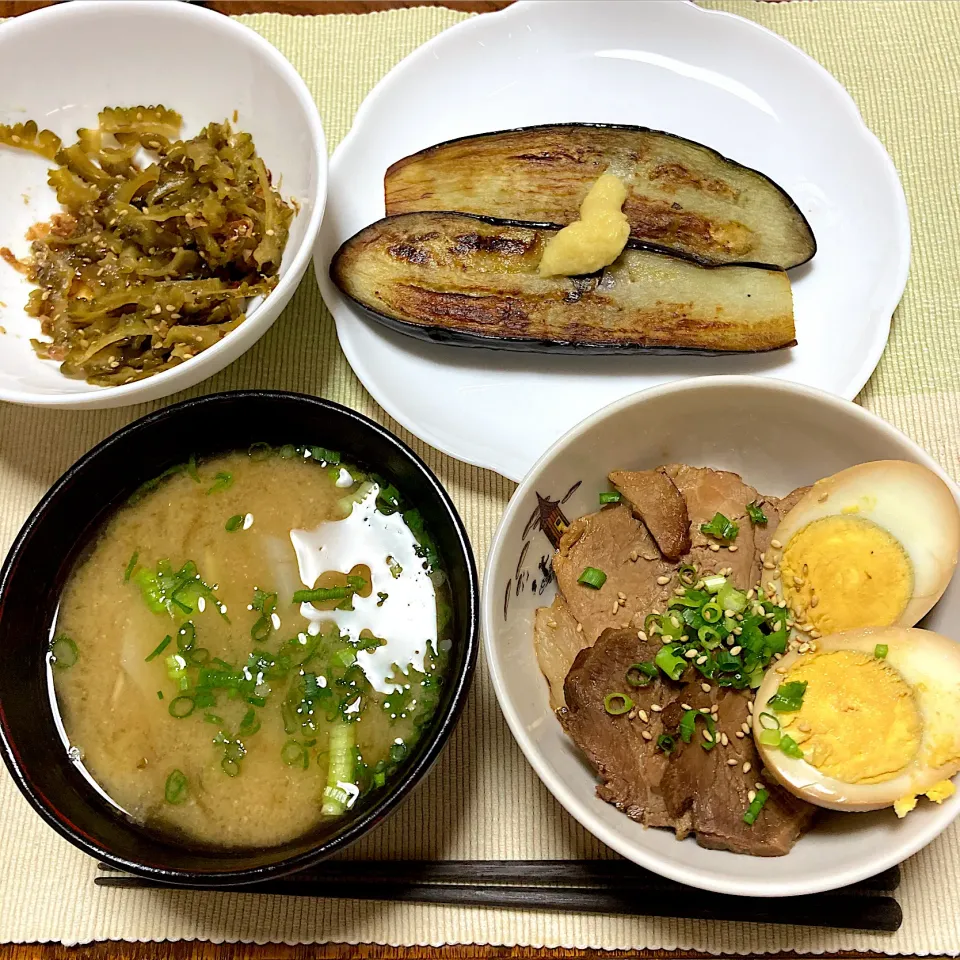 Snapdishの料理写真:チャーシュー丼と茄子焼きと里芋の味噌汁|akkoさん