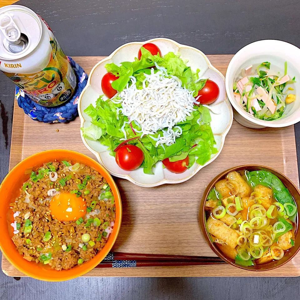 肉味噌丼としらすサラダ|ちかさん