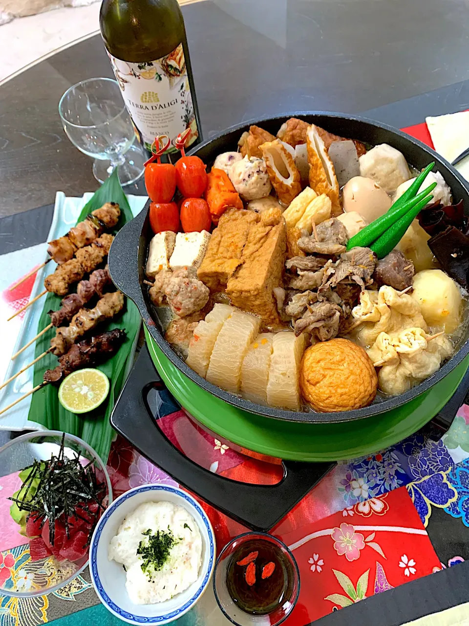 Snapdishの料理写真:おでん🍢　焼き鳥　アボカドとマグロのワサビ醤油　山芋とろろ　もずく酢|プクママさん