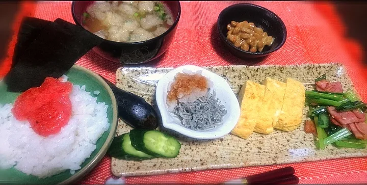 休日の朝定食🌧️|びせんさん