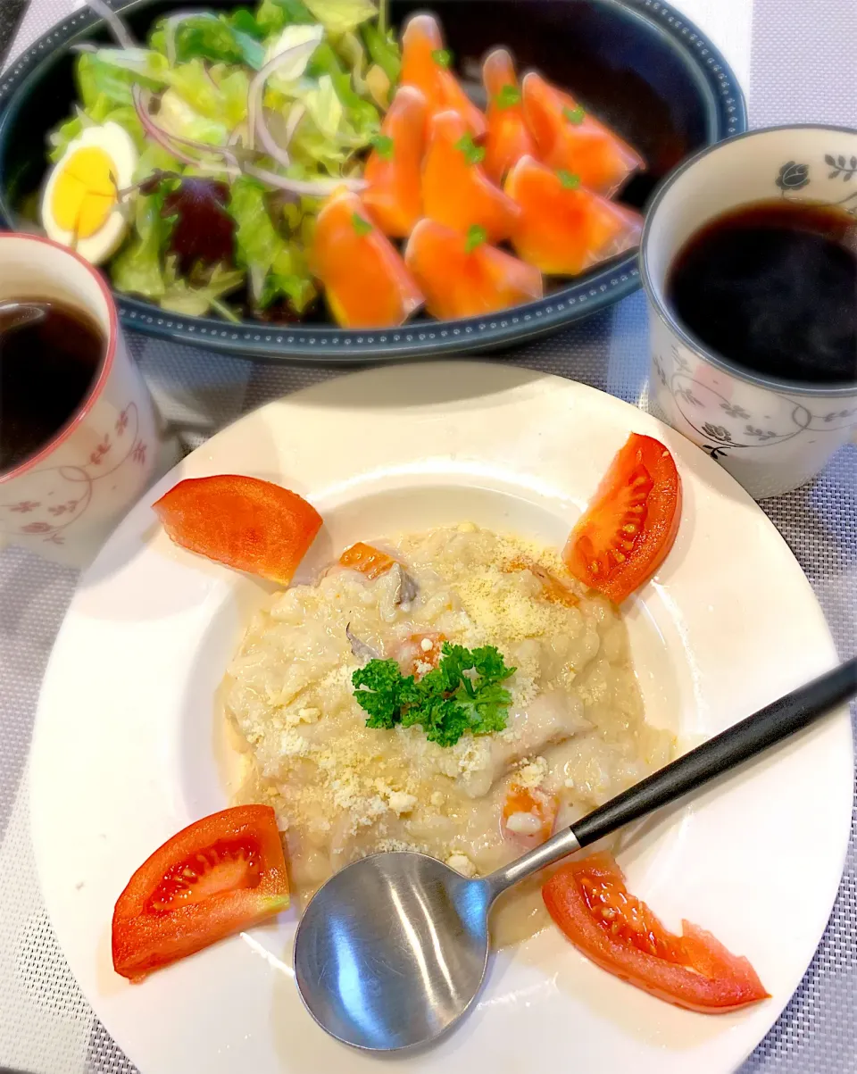 きのこクリームシチューからのリメイク リゾット風  生ハム柿とサラダ|シュトママさん