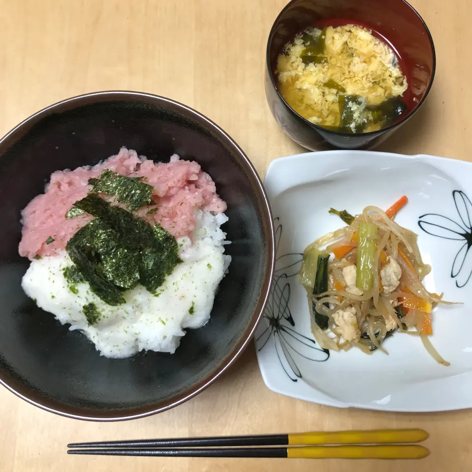 マグロすきみの山かけ丼、かきたま汁、肉野菜炒め|Rioさん