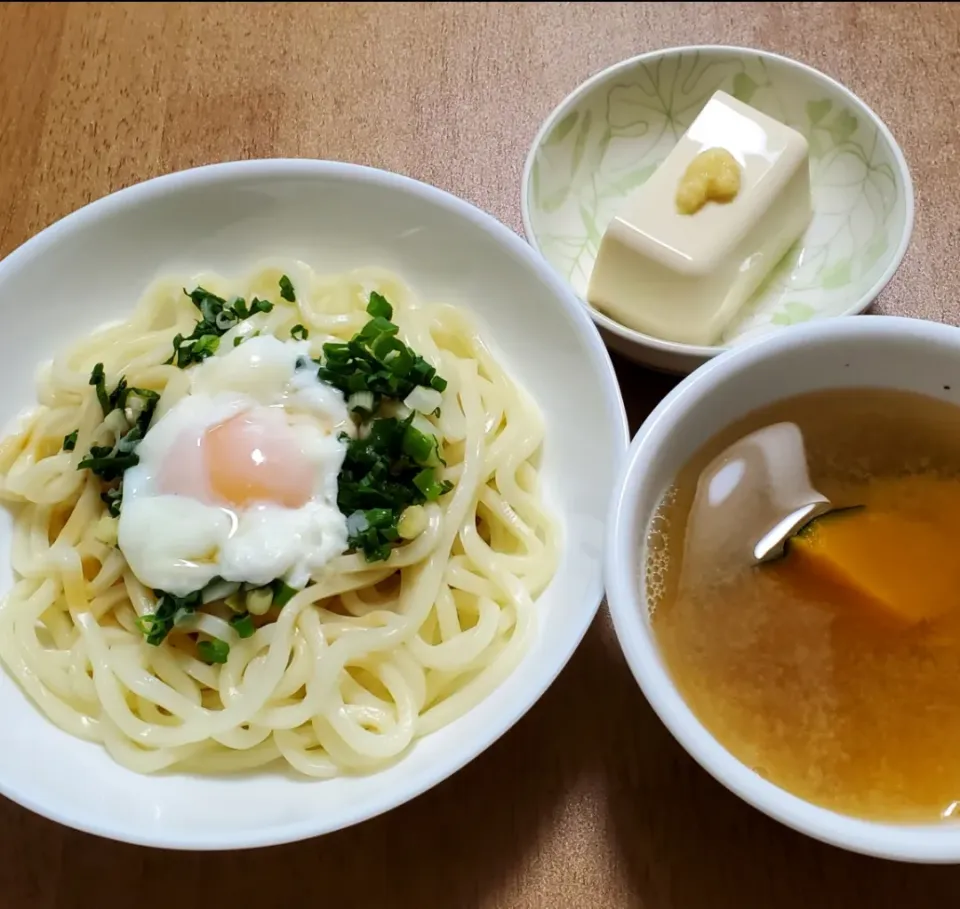 温玉のせうどん
冷奴
かぼちゃとしいたけの味噌汁|ナナさん