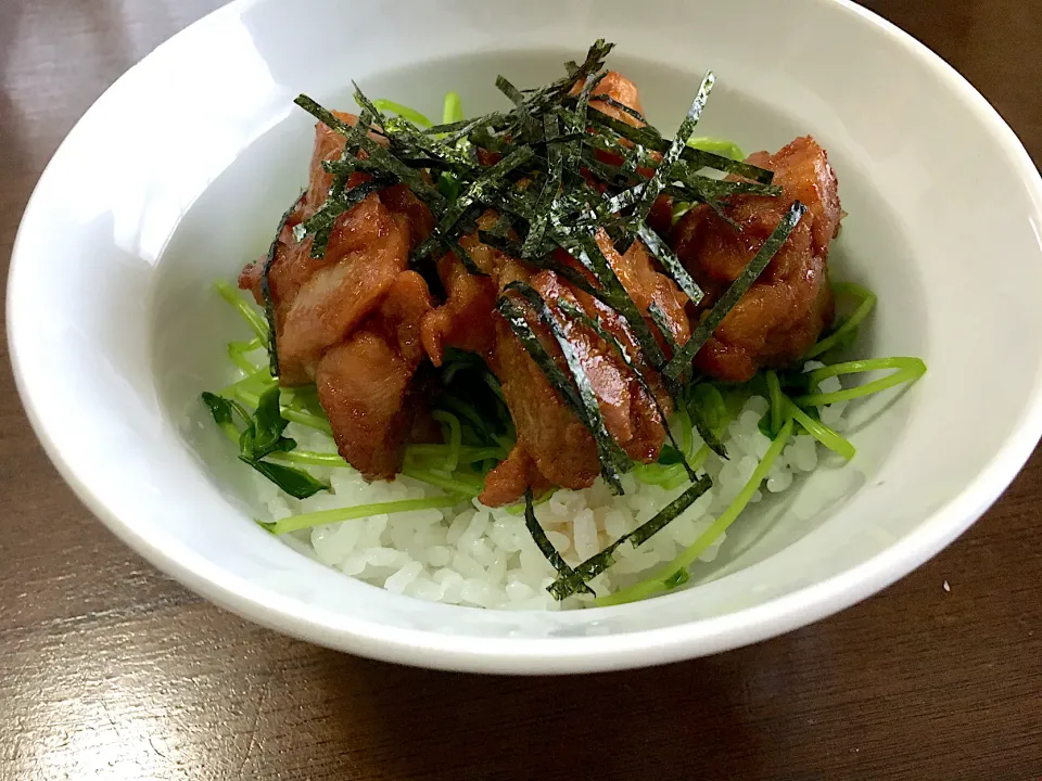 鶏肉の胡麻醤油焼き丼|りかさん