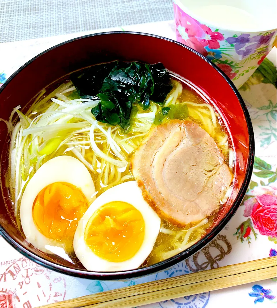 今日のお昼、家ラーメン🍜函館しお。|ちはるさん