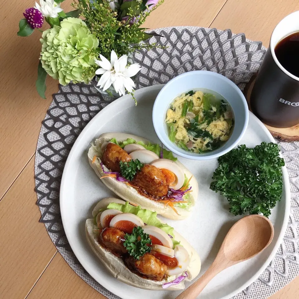 10/17❤︎照り焼きチキン&煮たまご白フランスパンサンド❤︎ほうれん草とベーコンのたまごスープを添えて🌱|Makinsさん