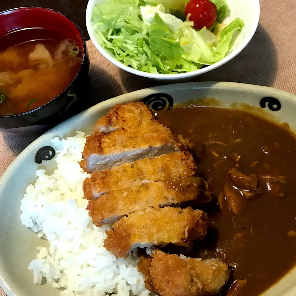 カツカレー🍛、アサリのお味噌汁、サラダ|純さん