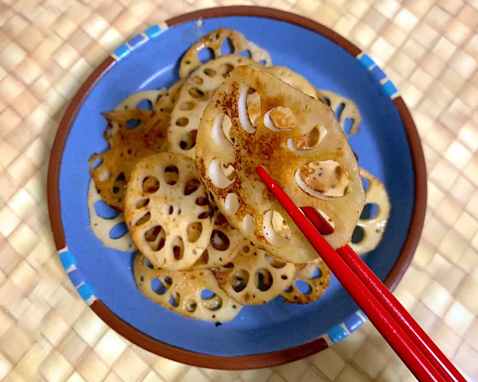 からあげビールさんの料理 シンプルがウマッ♡香ばしバター醤油の甘辛れんこんステーキ|Ryokoさん