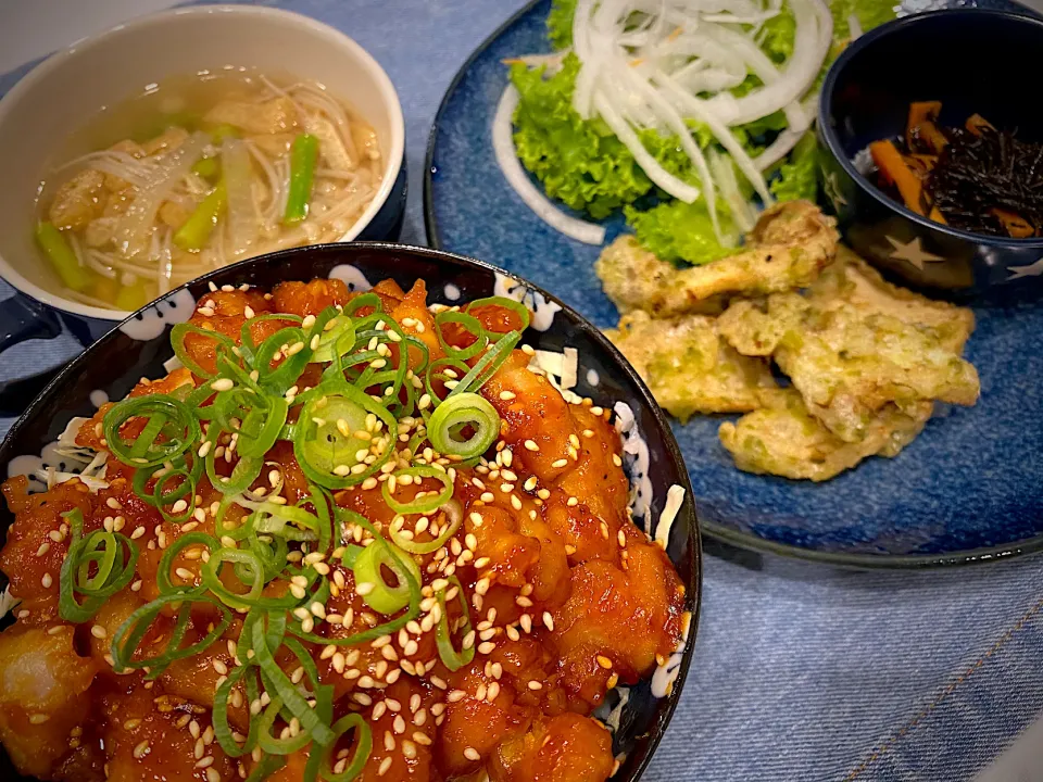 今日はヤンニョムチキン丼|綾さん