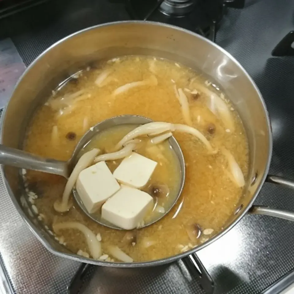 Snapdishの料理写真:おいしい豆腐としめじのみそ汁|しまだ ちえこさん