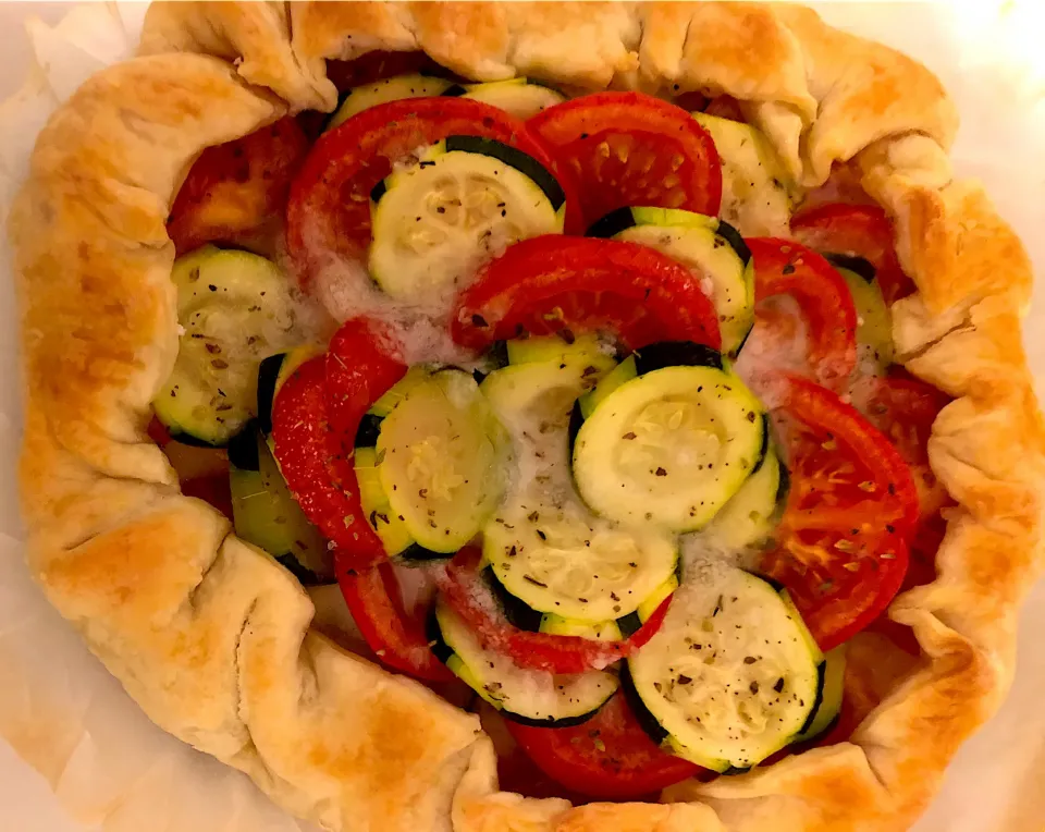 Vegan quiche with tomatoes, courgette and vegan feta|MissYumYumさん