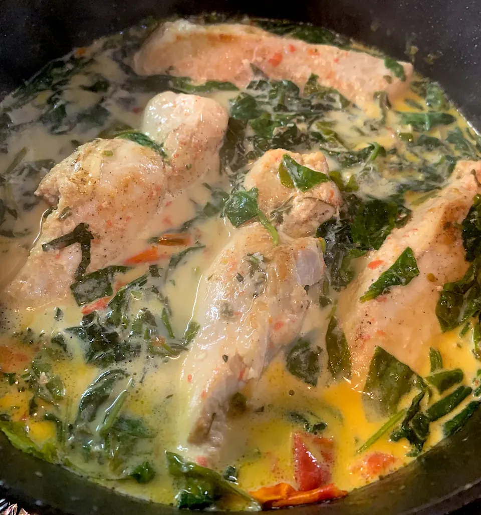 Snapdishの料理写真:Creamy Chicken Tuscany with Sun-dried Tomato 🍅 and Spinach 😋😋😋|Alma's Home Kitchenさん