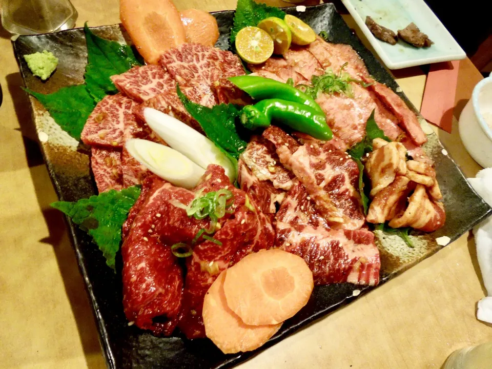 ３枚目のお皿は、ザ・お肉  これぞ焼肉って感じのお肉たち|Takeshi  Nagakiさん