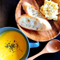 Snapdishの料理写真:Pumpkin soup breakfast|Natさん