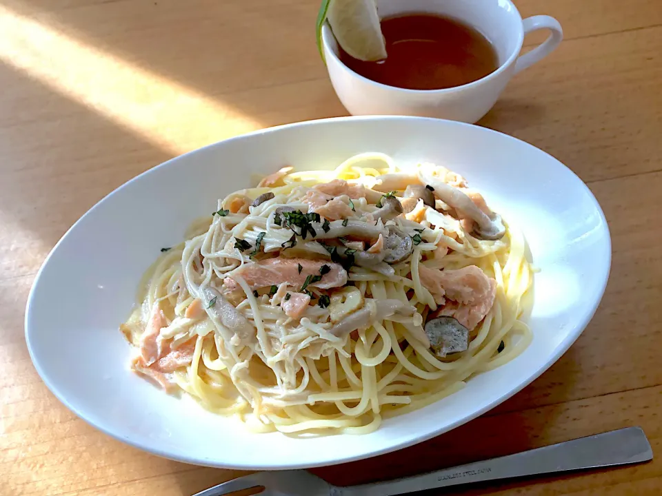 #秋鮭ときのこのクリームパスタ、#レモンティー|tatsuya_kidさん