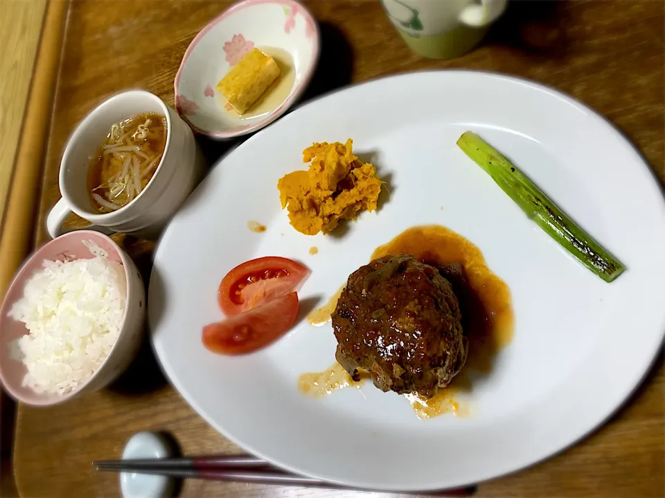 ヘルシーバーグ・アスパラ・南瓜サラダ・トマト・揚げ出し豆腐・もやしスープ・ご飯|ちびろ菌さん