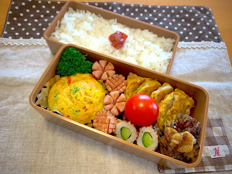 焼売ピカタ✨まん丸卵焼き🥚胡瓜in竹輪🥒ウインナー🌸胡桃佃煮😆🍅🥦🍚|あやこさん