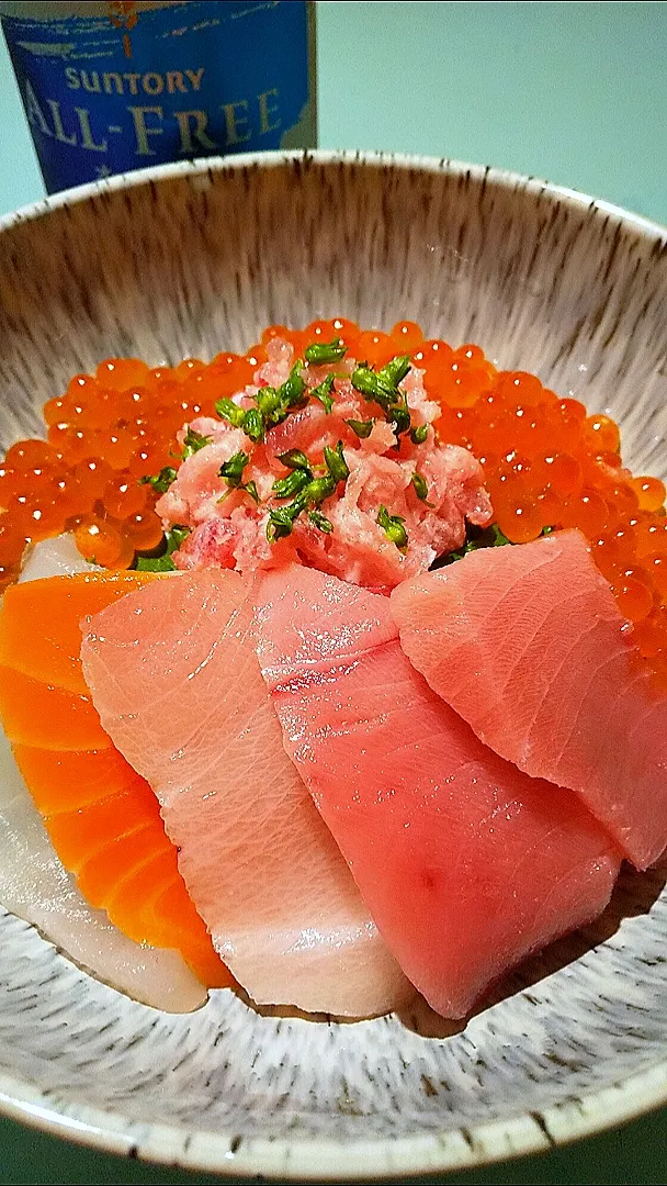 カンタン黒酢で海鮮丼❗️|かずにゃさん