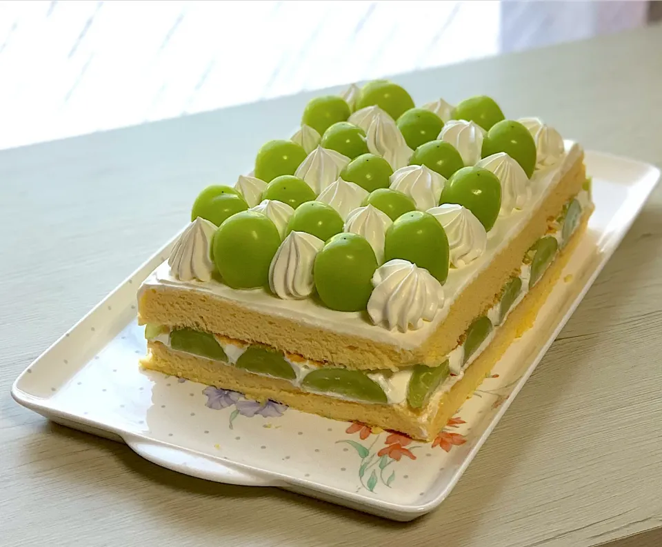 息子の誕生日に　シャインマスカットのスクエアケーキを焼きました🎂|sakiさん