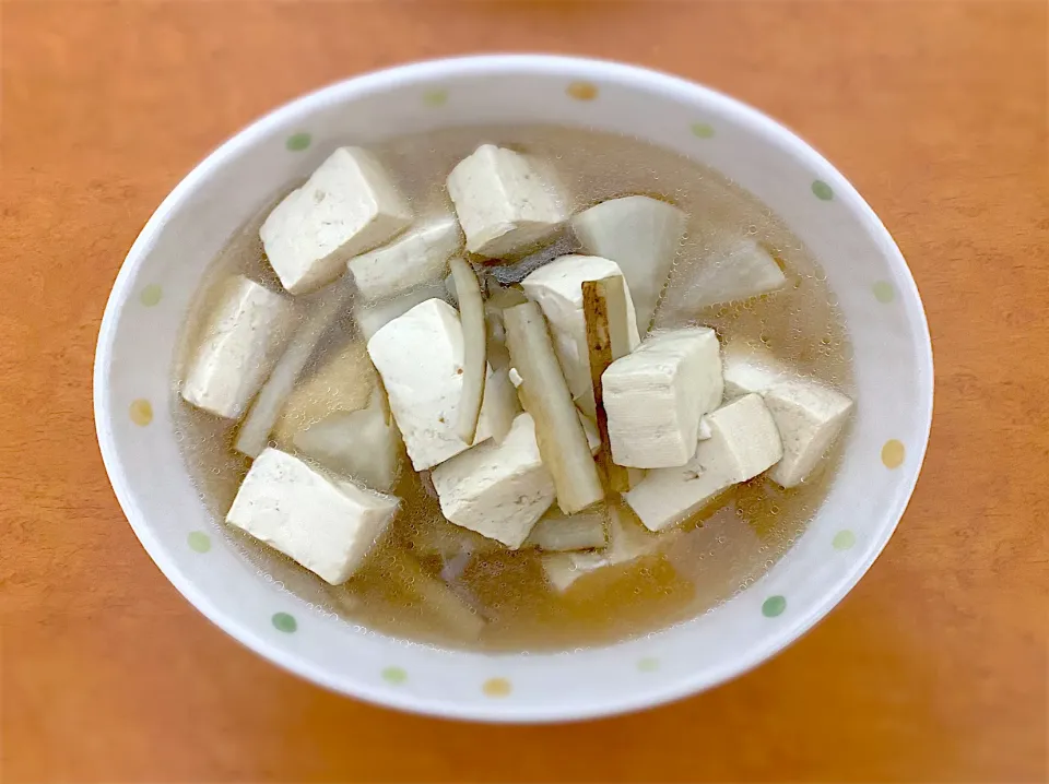 Dinner with white soup content as tofu, daikon (radish) and gobo (burdock root)|MI 「いどりす」さん