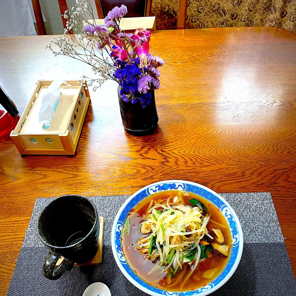 Snapdishの料理写真:野菜たっぷり醤油ラーメン|yakinasuさん