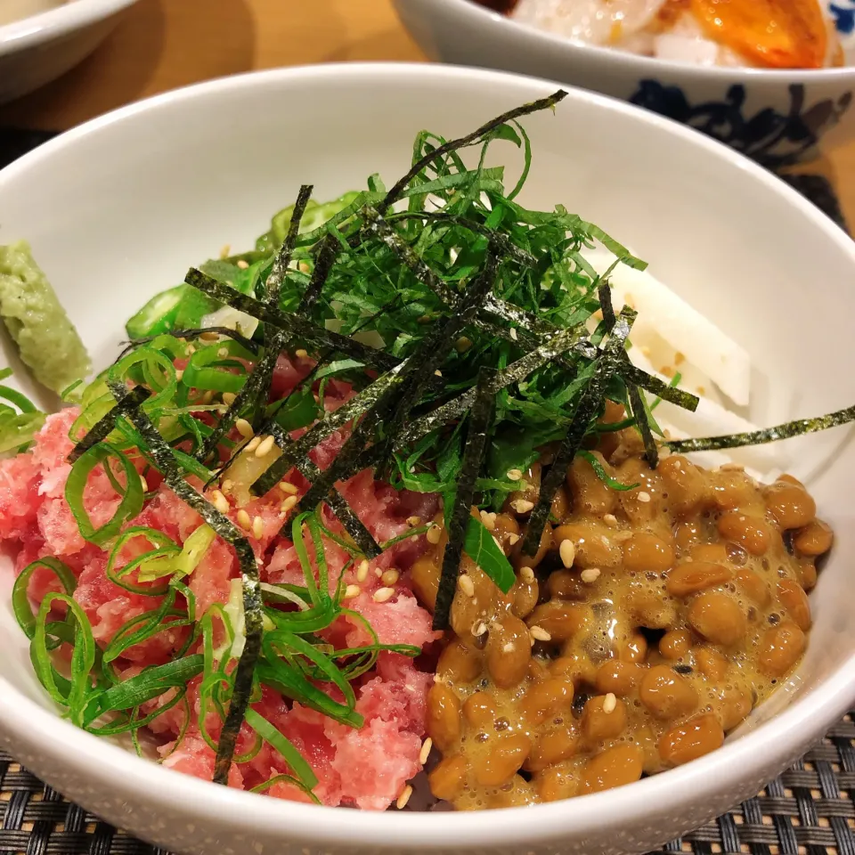 Snapdishの料理写真:ねばねば丼（刻んでのっけただけ）|みかんさん