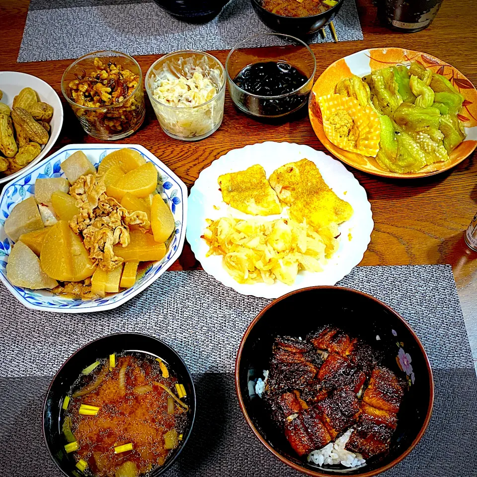 鰻丼、大根と里芋と豚バラ肉の煮物、焼きなす、豚汁|yakinasuさん