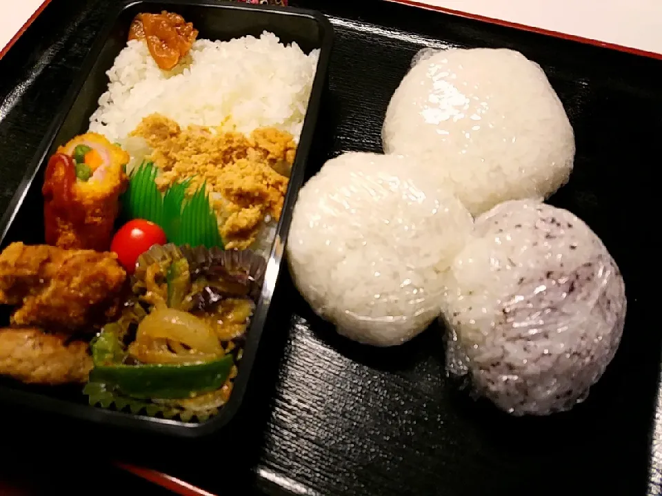 夫弁当、息子おむすび|みどりさん