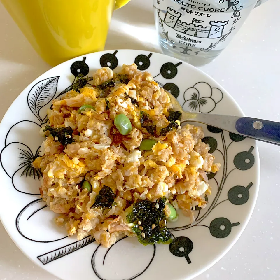 朝ごはん☺︎オートミール米化　枝豆とツナのチャーハン|とまこ(*^o^*)さん