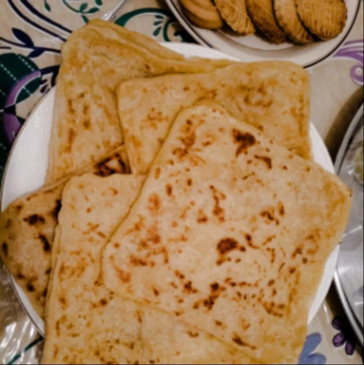 MSEMMEN
Msemen is a square, crispy Moroccan flatbread made with layers of folded, paper-thin semolina dough and delicious butter|Ikram Bhsさん