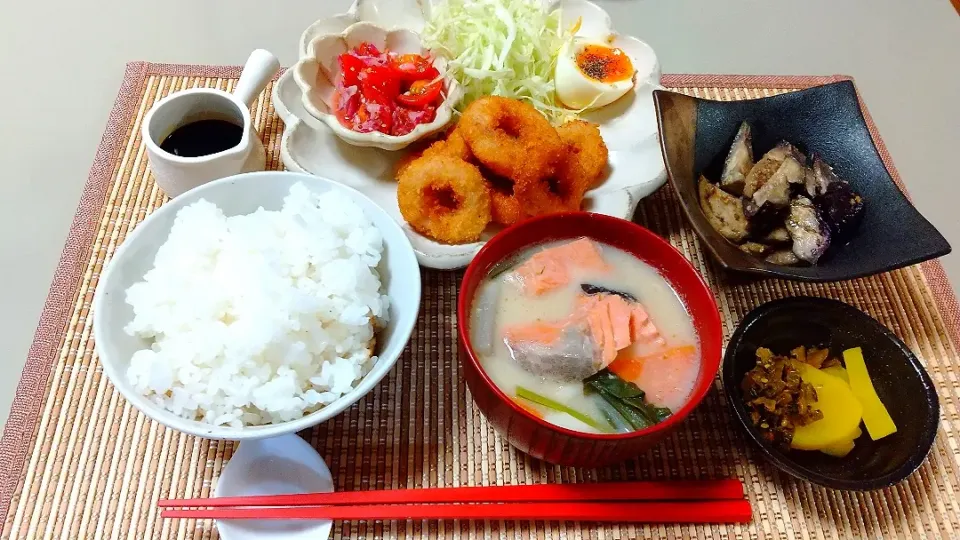 鮭の粕汁とイカリングのご飯😋|Yoshiko Miyazakiさん