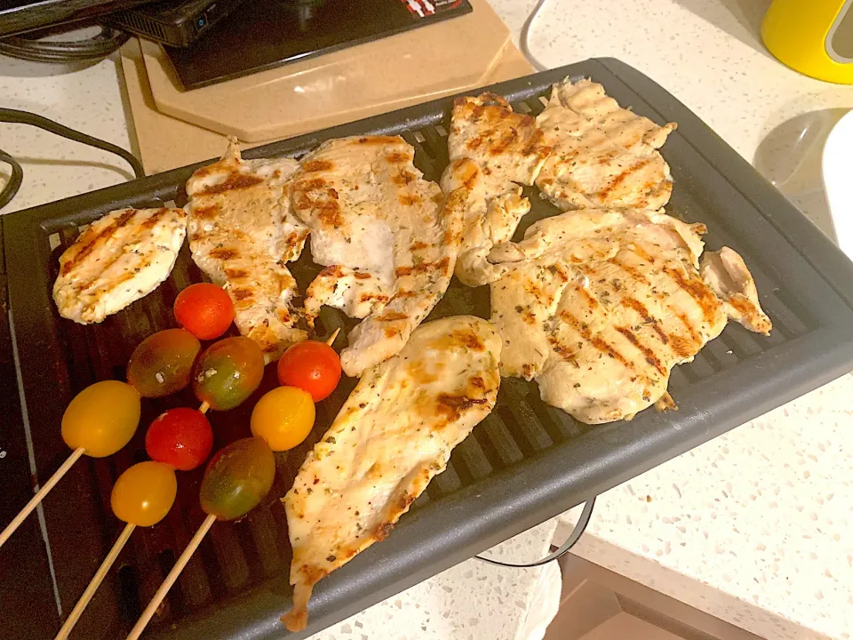 Snapdishの料理写真:Grilling chicken breast marinated in evoo and herbs with skewered tomatoes|🌺IAnneさん