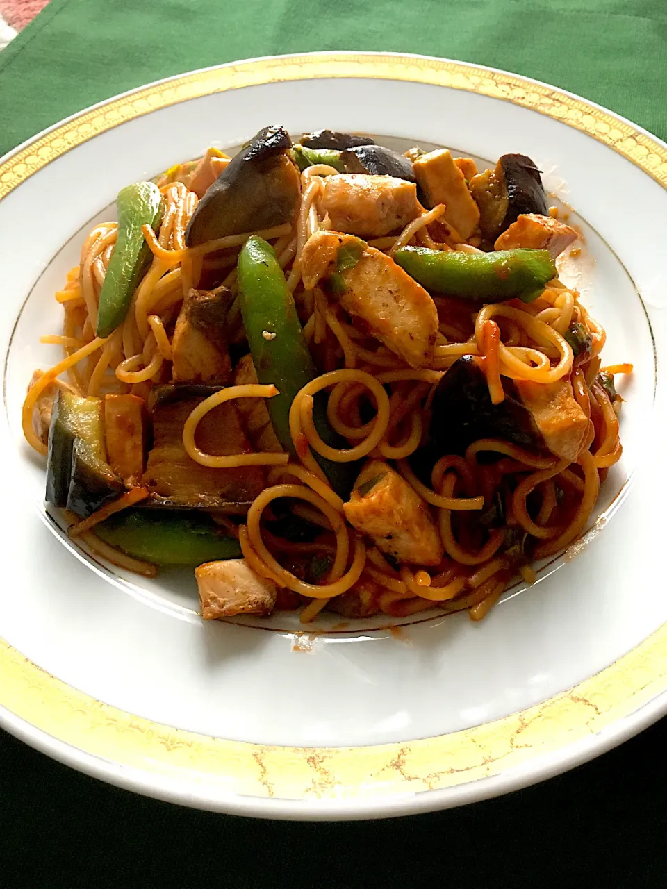 Snapdishの料理写真:めかじきと茄子のトマトソースパスタ🍝|chokoさん