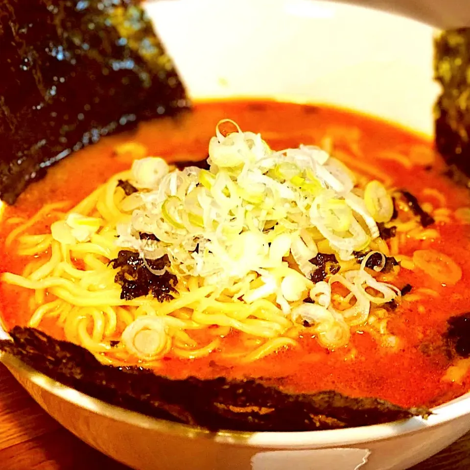 Snapdishの料理写真:Had Some Soup Left over so I made a more Spicy Tam Yum Soup with Noodles and Dried Seaweed with Negi. #lunch #ramennoodles #ramen #thairamen #foodmadeeasy #ilov|Emanuel Hayashiさん