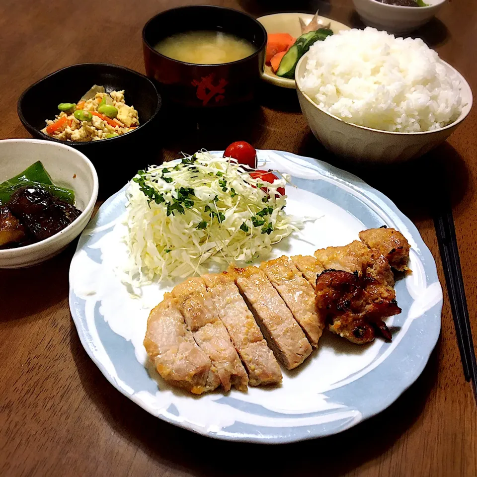 豚の味噌漬けで昨日の晩ご飯🍚|あっつさん