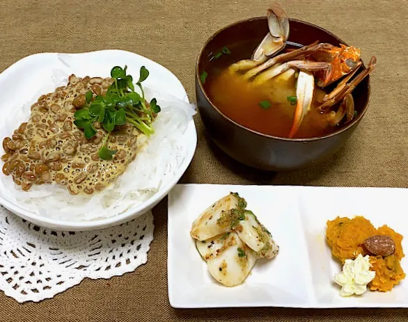 納豆大根サラダ🥗
イカのネギ塩焼き
パンプキン🎃サラダ
🦀渡蟹の味噌汁|eiyadeさん